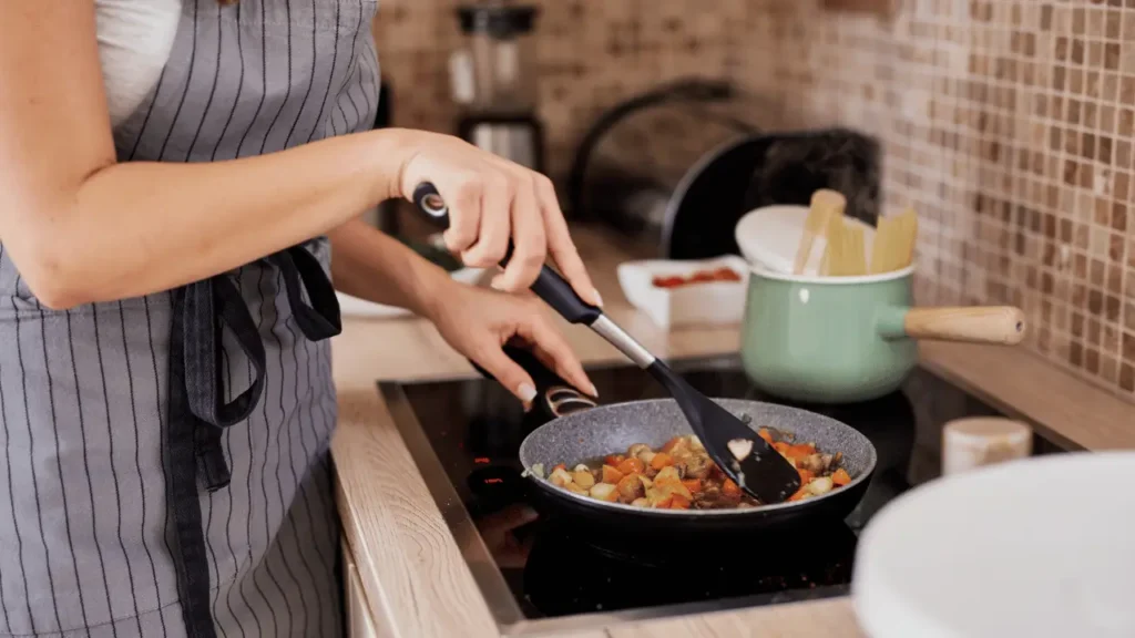 Pessoa cozinhando