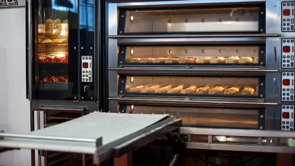 Forno de padaria utilizando gás para cozinha industrial.