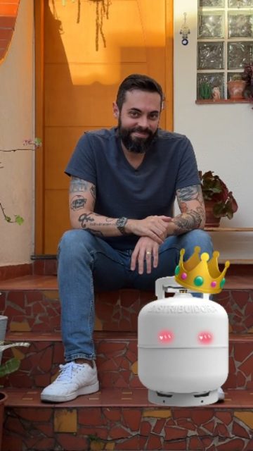 O gás de cozinha é extremamente seguro e está presente em praticamente todos os lares brasileiros. Ainda assim, segue cercado de dúvidas e desinformação sobre seu uso.

Neste vídeo, @cauefabiano esclarece alguns mitos e verdades essenciais para entendimento do produto. Por exemplo: você sabia que botijão não explode? Não sabia? Então, não perca este conteúdo.

Assita ao vídeo completo!

#GásdoBrasil #Sindigás #GLP #SegurançaEmCasa